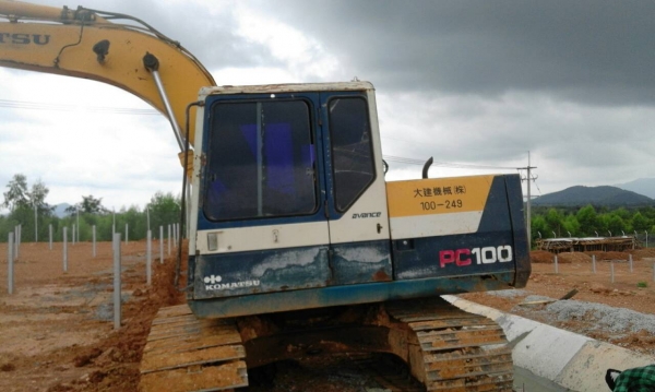 ขายรถแบคโฮ KOMATSU PC100-5 ราคา 450000