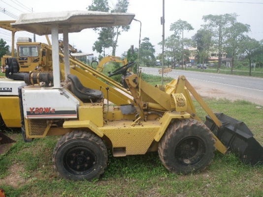 รถตักยันม่าร์ ขับเคลื่อน 4 ล้อ