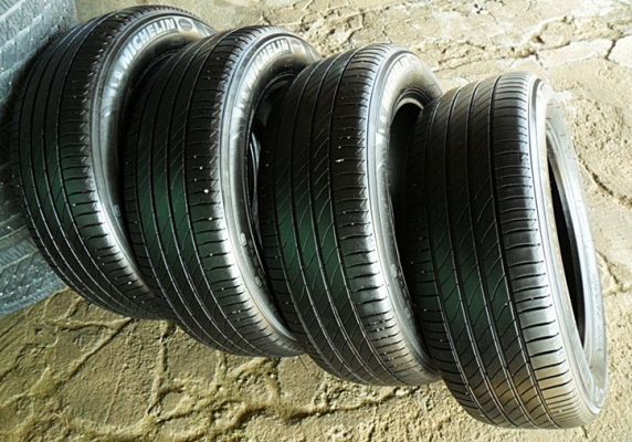 ยางขอบ16  มิชลิน205-60-R16ลงพื้นปี14 (4เส้น 3,500บ)