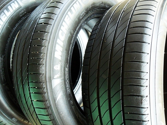 ยางขอบ16 มิชลิน205-60-R16ลงพื้นปี14 (4เส้น 3,500บ) ยางขอบ16 มิชลิน205-60-R16ลงพื้นปี14 (4เส้น 3,500บ)