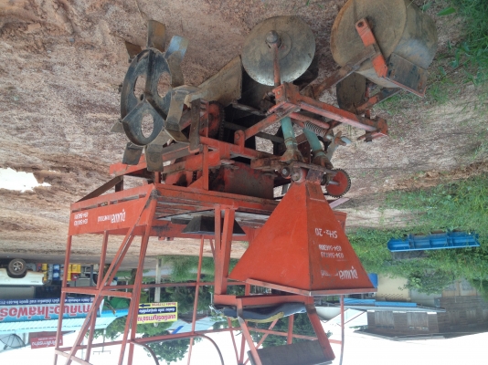 เครื่องปลูกอ้อยร่องคู่ครับ ใส่กับรถ45-47-49