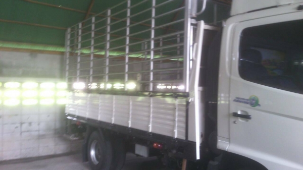 รถฮีโน่ 6 ล้อ รั้ว FC4J  170 แรงม้า. ปี 49    สนใจติดต่อ  081 - 6079515