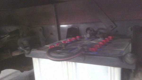 รถฮีโน่ 6 ล้อ รั้ว FC4J  170 แรงม้า. ปี 49    สนใจติดต่อ  081 - 6079515