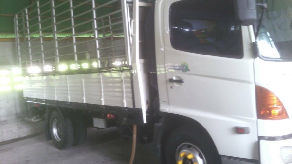 รถฮีโน่ 6 ล้อ รั้ว FC4J  170 แรงม้า. ปี 49    สนใจติดต่อ  081 - 6079515