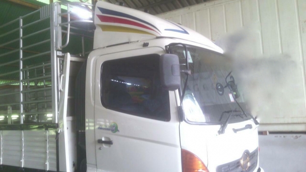 รถฮีโน่ 6 ล้อ รั้ว FC4J  170 แรงม้า. ปี 49    สนใจติดต่อ  081 - 6079515