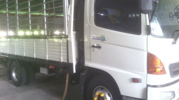 รถฮีโน่ 6 ล้อ รั้ว FC4J  170 แรงม้า. ปี 49    สนใจติดต่อ  081 - 6079515