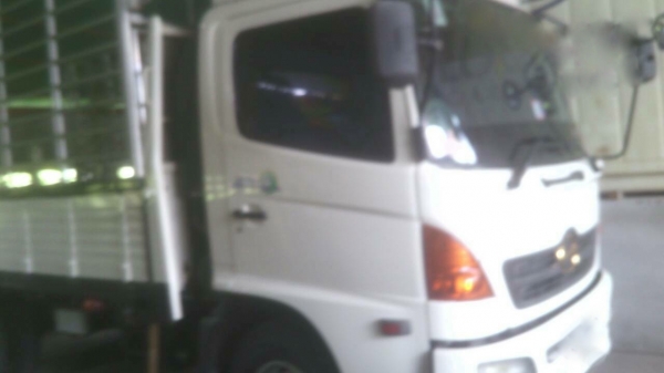 รถฮีโน่ 6 ล้อ รั้ว FC4J  170 แรงม้า. ปี 49    สนใจติดต่อ  081 - 6079515