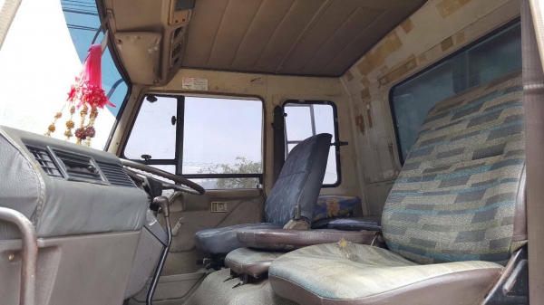 รถมิตซู 10 ล้อ หลังถนน FN516M  190 แรงม้า.   สนใจติดต่อ  081 - 6079515