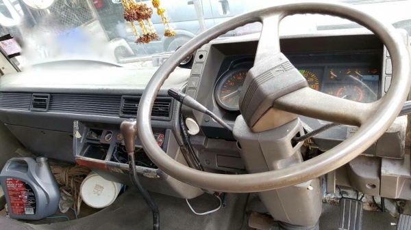 รถมิตซู 10 ล้อ หลังถนน FN516M  190 แรงม้า.   สนใจติดต่อ  081 - 6079515