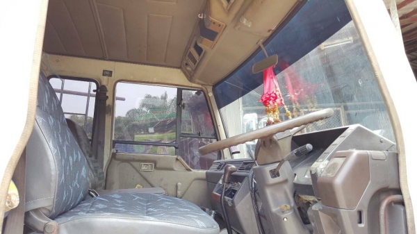 รถมิตซู 10 ล้อ หลังถนน FN516M  190 แรงม้า.   สนใจติดต่อ  081 - 6079515