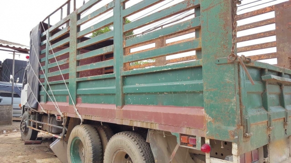 รถมิตซู 10 ล้อ หลังถนน FN516M  190 แรงม้า.   สนใจติดต่อ  081 - 6079515