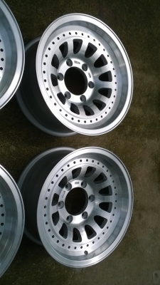 ล้อ15*7 ET-14 6/139.7 ล้อน้ำหนักเบา ขอบหนาๆ ราคา8500 บาท ล้อ15*7 ET-14 6/139.7 ล้อน้ำหนักเบา ขอบหนาๆ ราคา8500 บาท