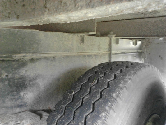 รถฮีโน่ 10 ล้อ หลังถนน ( ไม่ดั้ม )  FL3H  195 แรงม้า. ปี 39    สนใจติดต่อ   081 - 6079515