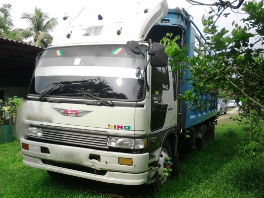 รถฮีโน่ 10 ล้อ หลังถนน ( ไม่ดั้ม )  FL3H  195 แรงม้า. ปี 39    สนใจติดต่อ   081 - 6079515