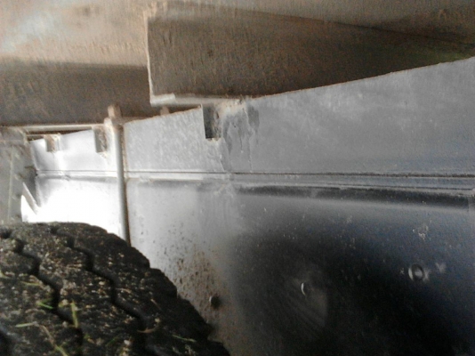 รถฮีโน่ 10 ล้อ หลังถนน ( ไม่ดั้ม )  FL3H  195 แรงม้า. ปี 39    สนใจติดต่อ   081 - 6079515