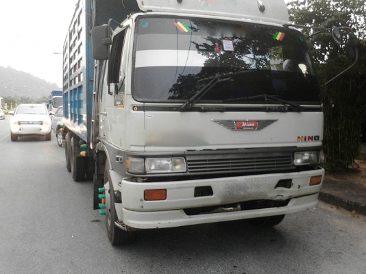 รถฮีโน่ 10 ล้อ หลังถนน ( ไม่ดั้ม )  FL3H  195 แรงม้า. ปี 39    สนใจติดต่อ   081 - 6079515