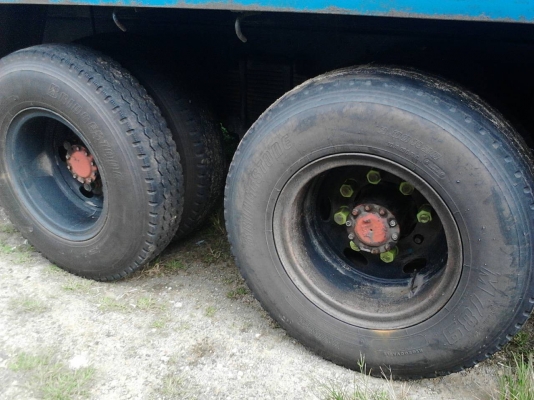 รถฮีโน่ 10 ล้อ หลังถนน ( ไม่ดั้ม )  FL3H  195 แรงม้า. ปี 39    สนใจติดต่อ   081 - 6079515