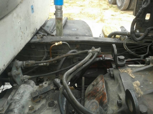 รถฮีโน่ 10 ล้อ บรรทุกน้ำ  FM1M  220 แรงม้า. ปี 36   สนใจติดต่อ  081 - 6079515