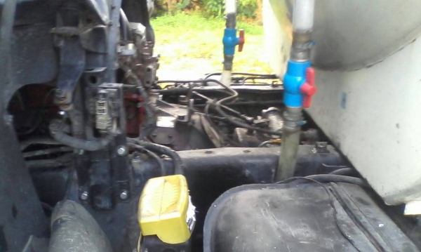 รถฮีโน่ 10 ล้อ บรรทุกน้ำ  FM1M  220 แรงม้า. ปี 36   สนใจติดต่อ  081 - 6079515