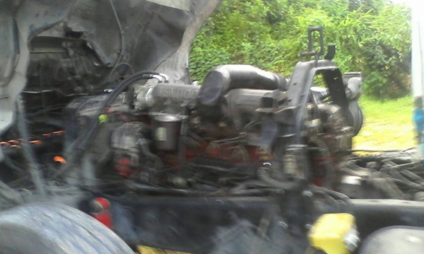 รถฮีโน่ 10 ล้อ บรรทุกน้ำ  FM1M  220 แรงม้า. ปี 36   สนใจติดต่อ  081 - 6079515