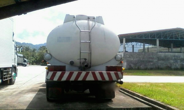 รถฮีโน่ 10 ล้อ บรรทุกน้ำ  FM1M  220 แรงม้า. ปี 36   สนใจติดต่อ  081 - 6079515