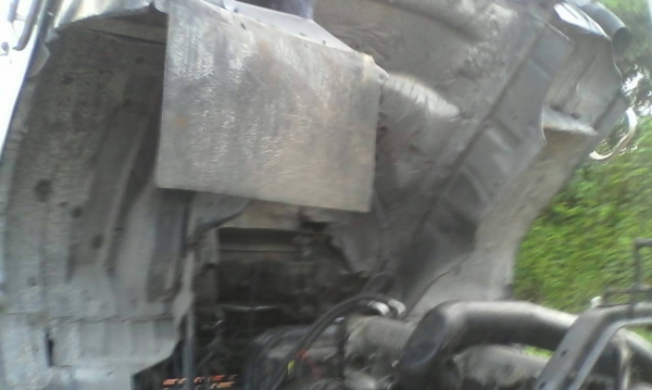 รถฮีโน่ 10 ล้อ บรรทุกน้ำ  FM1M  220 แรงม้า. ปี 36   สนใจติดต่อ  081 - 6079515