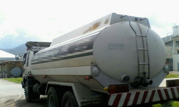 รถฮีโน่ 10 ล้อ บรรทุกน้ำ  FM1M  220 แรงม้า. ปี 36   สนใจติดต่อ  081 - 6079515