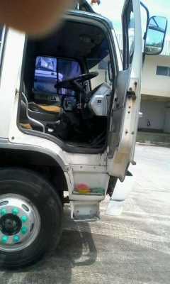 รถฮีโน่ 10 ล้อ บรรทุกน้ำ  FM1M  220 แรงม้า. ปี 36   สนใจติดต่อ  081 - 6079515