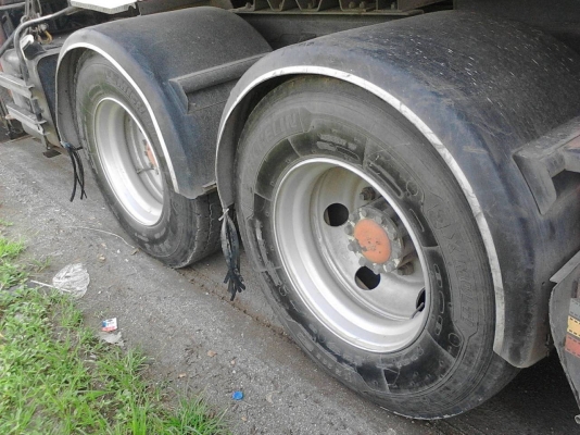 รถฮีโน่ 10 ล้อ หัวลาก 260 แรงม้า. ปี 48 , ( มีขาย 2 คัน. )    สนใจติดต่อ  081 - 6079515