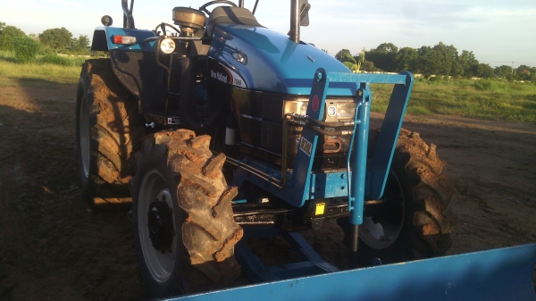 ขายรถไถFORD  NEWHOLLAND  รุ่นTS90 ปี04กรองใหญ่เกียข้าง8x2เล่มพร้อมโอน