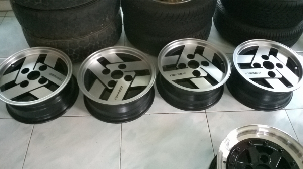 ล้อ13*5.5 4/110 ราคา5800 บาท โทร096-2085202 ครับ ล้อ13*5.5 4/110 ราคา5800 บาท โทร096-2085202 ครับ