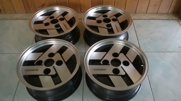 ล้อ13*5.5 4/110 ราคา5800 บาท โทร096-2085202 ครับ