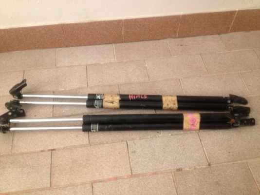 โช้คฝาท้าย TOYOTA HIACE กับ GRANVIA ของเก่าญี่ปุ่นเเท้คู่ละ โช้คฝาท้าย TOYOTA HIACE กับ GRANVIA ของเก่าญี่ปุ่นเเท้คู่ละ