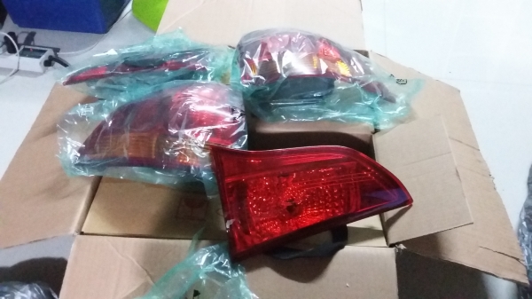 ขายเหมาไฟท้ายและไฟเลี้ยว ปาเจโร่ ช้ายและขวา