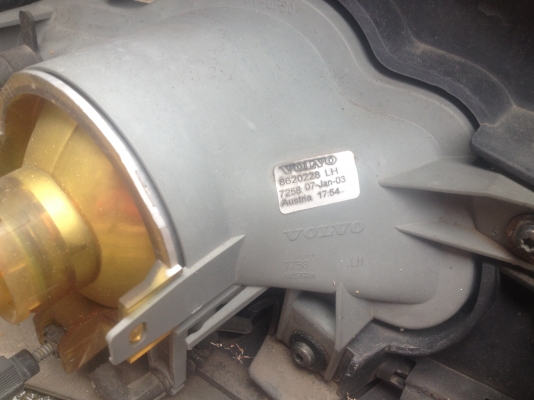 กันชนหน้า VOLVO V70 กระจังหน้าสปรอทไลทครบเก่าญี่ปุ่นสภาพสวย กันชนหน้า VOLVO V70 กระจังหน้าสปรอทไลทครบเก่าญี่ปุ่นสภาพสวย