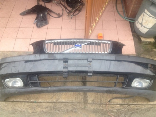 กันชนหน้า VOLVO V70 กระจังหน้าสปรอทไลทครบเก่าญี่ปุ่นสภาพสวย