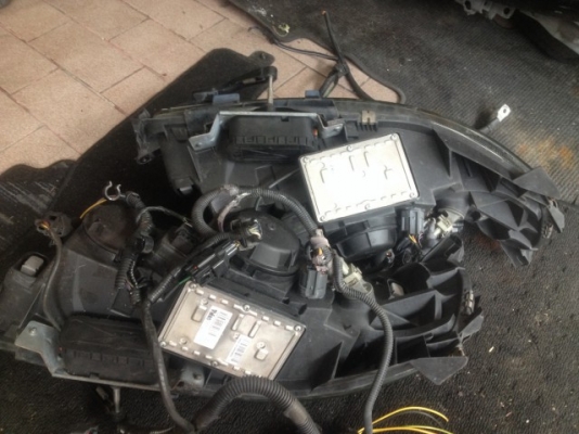 ไฟหน้า VOLVO V70 เป็นซีน่อนเเท้ของเก่าญี่ปุ่นสภาพสวยคู่ละ