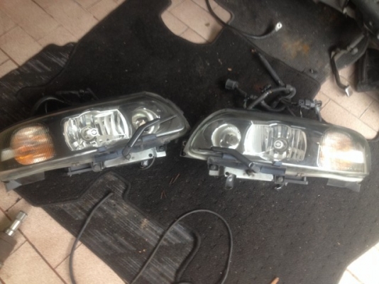 ไฟหน้า VOLVO V70 เป็นซีน่อนเเท้ของเก่าญี่ปุ่นสภาพสวยคู่ละ