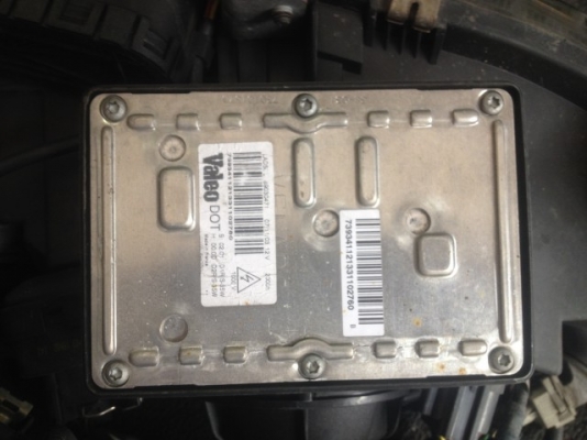 ไฟหน้า VOLVO V70 เป็นซีน่อนเเท้ของเก่าญี่ปุ่นสภาพสวยคู่ละ