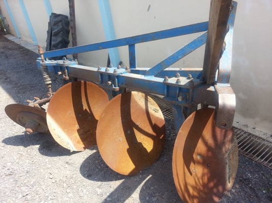 ผานบุก 3 จาน ศรีกำแพงแสน ..สภาพดีมาก