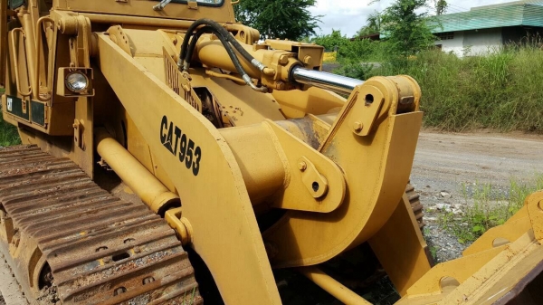 ขายแทรตเตอร์ CAT 953 เก่านอก เอกสารใบอินวอยซ์ สภาพสวยพร้อมใช้งาน ราคาต่อรองได้ครับ ขายแทรตเตอร์ CAT 953 เก่านอก เอกสารใบอินวอยซ์ สภาพสวยพร้อมใช้งาน ราคาต่อรองได้ครับ