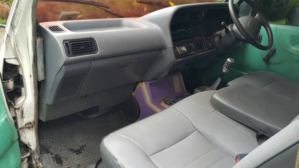 Toyota Hiace ปี91 ดีเซล2500cc เกียร์ธรรมดา Toyota Hiace ปี91 ดีเซล2500cc เกียร์ธรรมดา