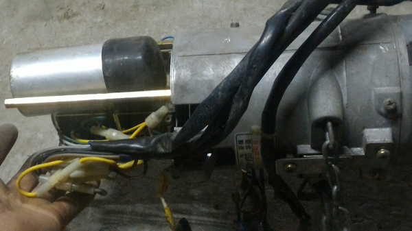 มอเตอร์ประตูม้วน YASKAWA จากญี่ปุ่น ขนาด 200 W. ใช้ไฟ 220 V. ต่อใช้งานได้เลยมีชุดรีเลย์ควบคุมที่ด้านหลังเรียบร้อย