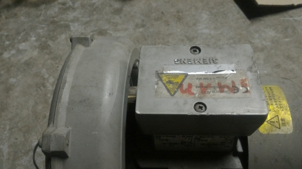 ริงโบเวอร์ SIEMENS จากเยรมัน ขนาด 400 W. รอบจัด 2760 รอบต่อนาที ต่อใช้ไฟได้ตั้งแต่ 185 - 390 V.