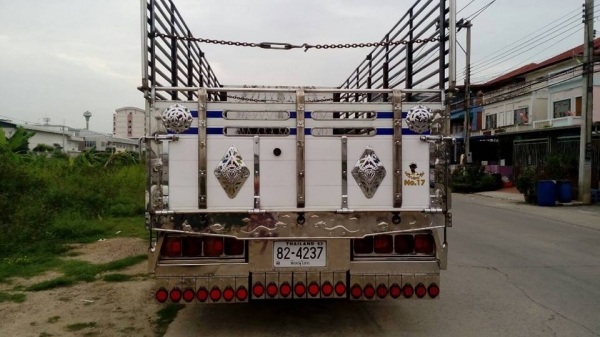 ขายรถ6ล้อ HINO MEGA ปี47 ยาว5.50เมตร เครื่องดีแคชซีสวย พ.เพาเวอร์ เบรกทิฟฟี่ ภายในสวย แอร์เย็น สภาพพร้อมใช้งาน เอกสารพร้อมโอน สนใจโทร 090-8588220คุณนะ 093-3258446คุณบิว หรือเข้าดูสินค้าอื่นๆได้ที่ www.truck.in.th/498 หรือเพจFacebook ณรงค์ ซื้อขายรถมือสอง