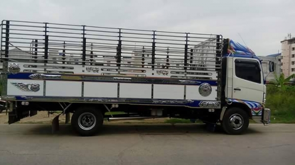 ขายรถ6ล้อ HINO MEGA ปี47 ยาว5.50เมตร เครื่องดีแคชซีสวย พ.เพาเวอร์ เบรกทิฟฟี่ ภายในสวย แอร์เย็น สภาพพร้อมใช้งาน เอกสารพร้อมโอน สนใจโทร 090-8588220คุณนะ 093-3258446คุณบิว หรือเข้าดูสินค้าอื่นๆได้ที่ www.truck.in.th/498 หรือเพจFacebook ณรงค์ ซื้อขายรถมือสอง