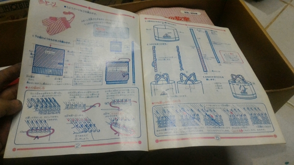 เครื่องถัด ทอ MAKING HOBBY จากญี่ปุ่น เป็นแบบมีแผ่นเพทเทิร์นสำเสร็จรูปช่วยถัดขึ้นรูป