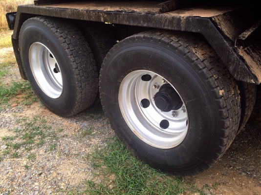 ขาย ลูก3มิตร3คานแท้ สองคานก็มี ยางใหม่หมด สวยครับพร้อมใช้สนใจโทร 0897088772 โอ๊ดบางระกำ