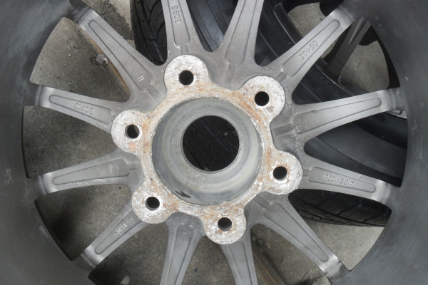 ล้อแม็ก 18นิ้ว 6รู พร้อมยาง สวยๆ 4 ล้อ ราคา 8700 บาท