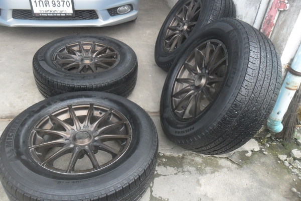 ล้อแม็ก 18นิ้ว 6รู พร้อมยาง สวยๆ 4 ล้อ ราคา 8700 บาท ล้อแม็ก 18นิ้ว 6รู พร้อมยาง สวยๆ 4 ล้อ ราคา 8700 บาท